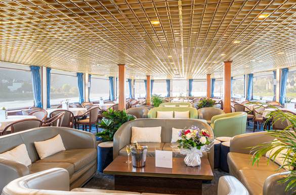 CroisiEurope MS Monet Lounge Bar With Dancefloor 3 ©Corinne Cotard.jpg